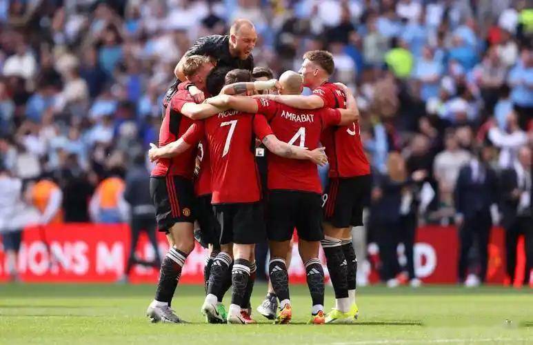 ac米兰-欧冠倒计时，曼联今晚绝杀压哨，细节引发关注，底气十足，身体对抗强度拉满(中国底气十足的原因)