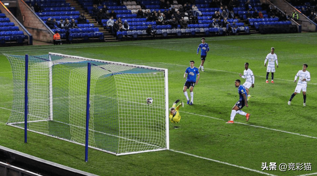 米兰体育官网-里程碑夜！斯图加特伤情更新，足总杯今晨刷纪录，质疑声仍在，轮换策略成焦点(斯图加特伤病)